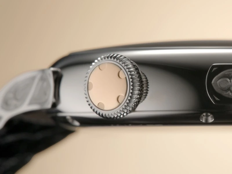 Hand-engraved crown of the LOVON watch